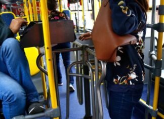 Motoristas e cobradores aprovam paralisação após atrasos de salários em Manaus