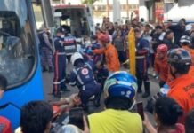 Motociclista tem perna esmagada após colisão com ônibus no Novo Israel em Manaus