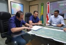 Roberto Cidade reforça compromisso com Autazes em assinatura de contrato de recuperação de trecho da AM-254