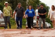 Em passagem por Iranduba, Professora Maria do Carmo mostra precariedade do ramal do Janauari