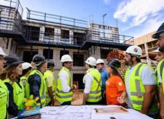 Em vistoria de obras do Residencial Compensa, governador interino Roberto Cidade destaca continuidade dos projetos habitacionais no Amazonas