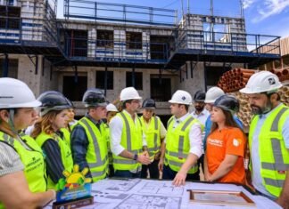 Em vistoria de obras do Residencial Compensa, governador interino Roberto Cidade destaca continuidade dos projetos habitacionais no Amazonas