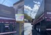 Carreta perde parte da estrutura e atinge carro estacionado em Manaus