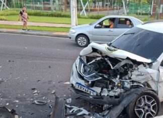 Engavetamento deixa três feridos na Avenida Coronel Teixeira em Manaus