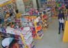 Casal é filmado furtando produtos de drogaria na avenida Camapuã em Manaus