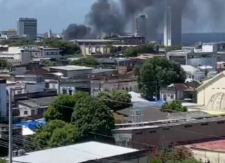 Incêndio atinge estabelecimento e assusta comerciantes no Centro de Manaus